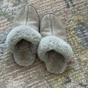 Worn only a few times, stains would for sure come out. VA